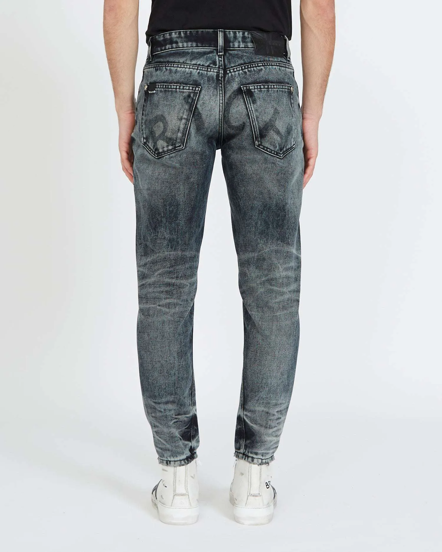 Jeans slim con lacerazioni frontali e logo 