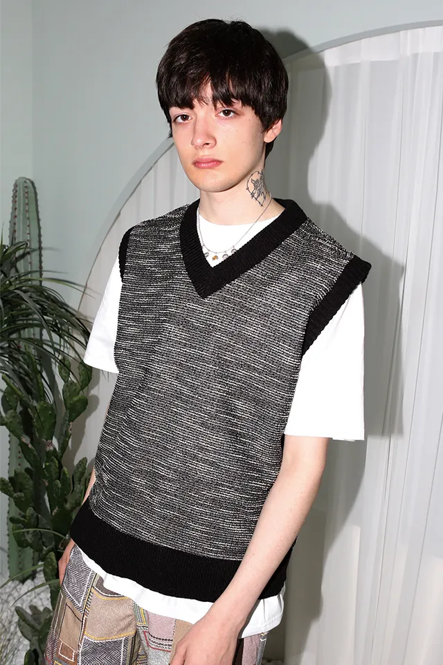 KNIT VEST BLACK