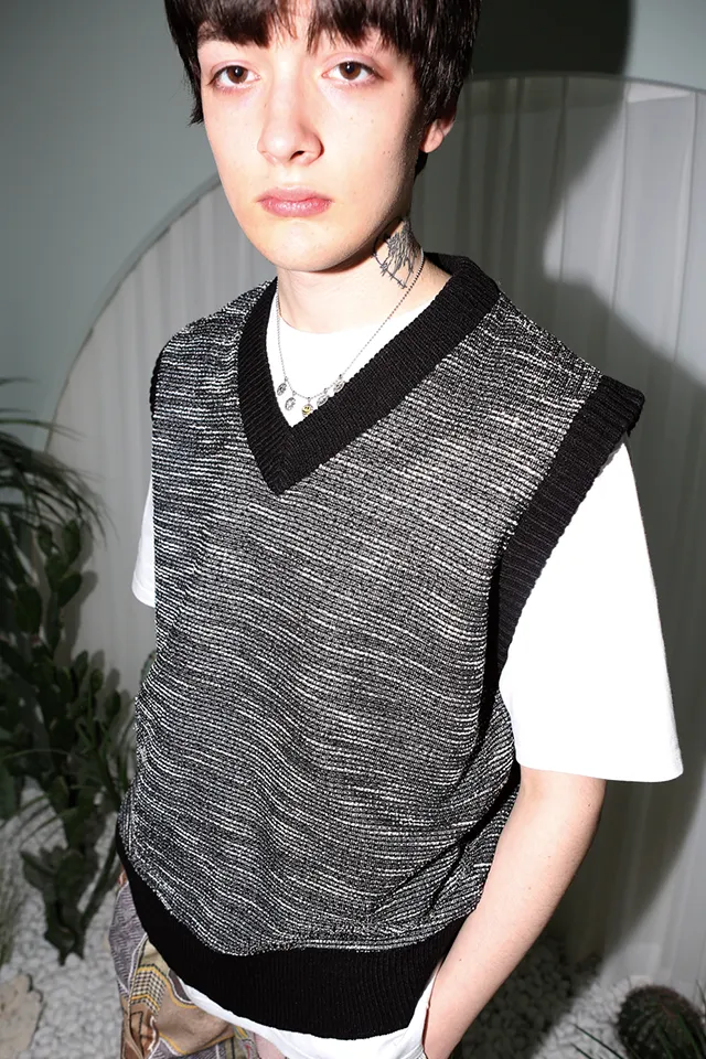 KNIT VEST BLACK