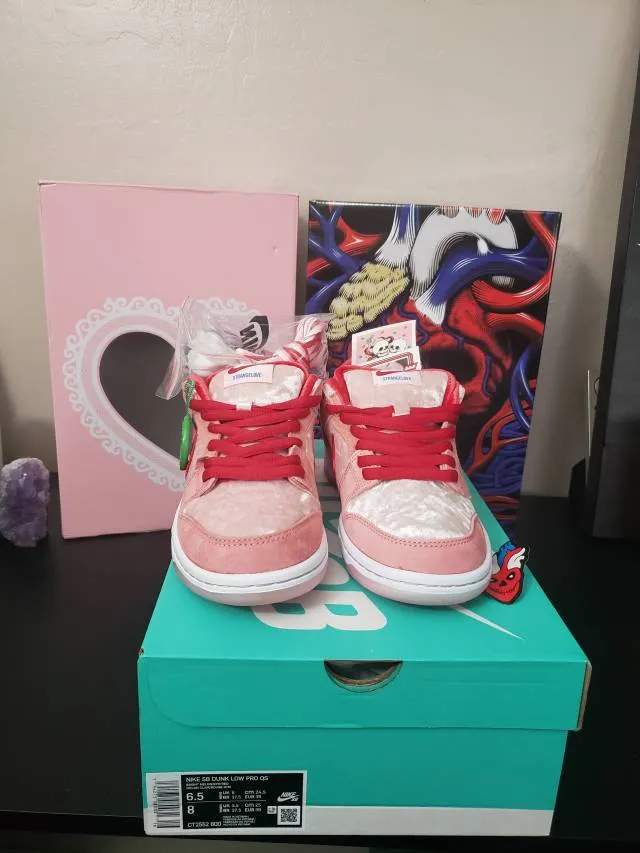 Nike sb dunk low strangelove skateboards (special box)